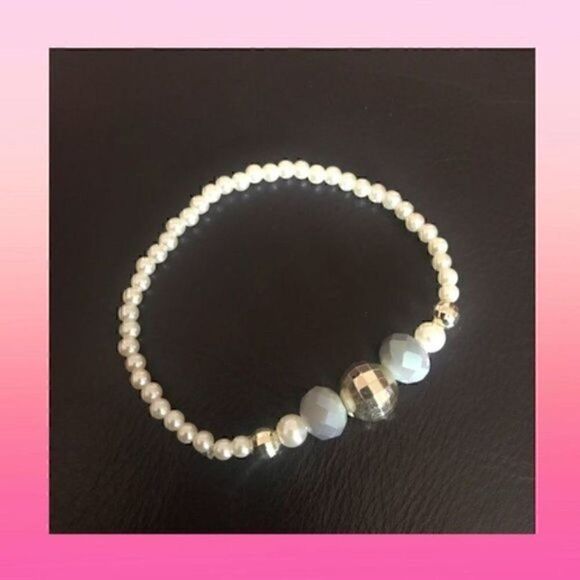 NWOT. Set of 3 Beautiful Stretchy Bracelets - Picture 2 of 5